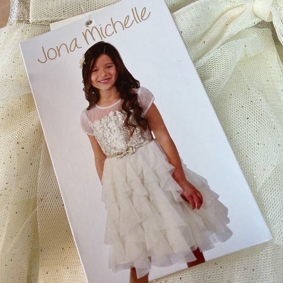 NWT J Michelle special occasion dress for girls, size 3T. All cream and gold. - Picture 4 of 4